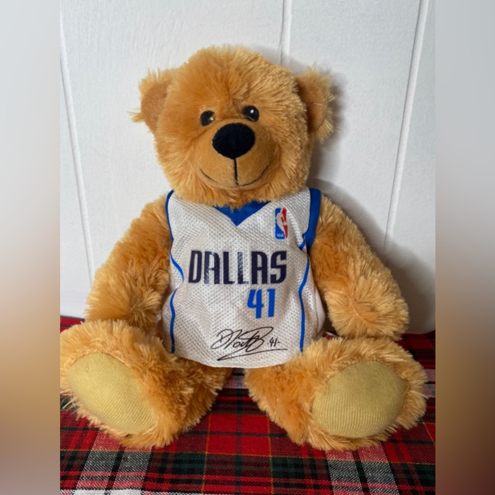 Dallas NBA teddy bear autograph.